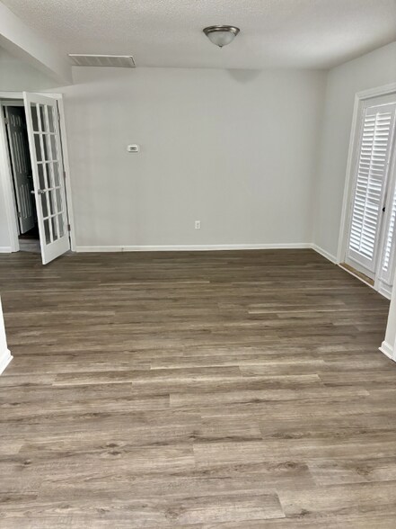 Building Photo - 532 Kenton Dr