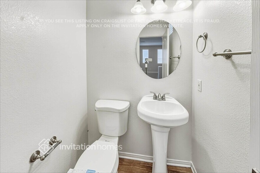 Building Photo - 4028 Villeroy Ave