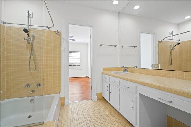 Building Photo - 3521 W Stillwood Ln