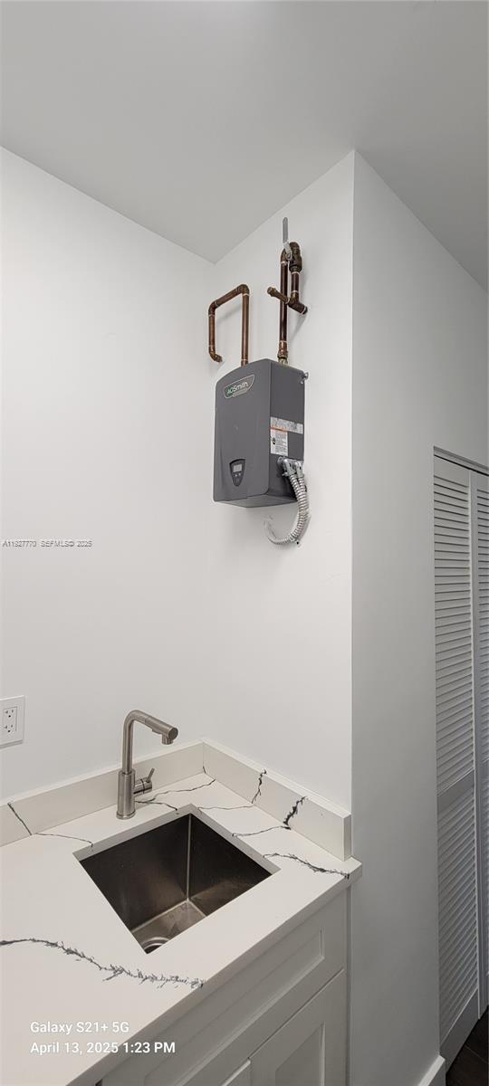 Building Photo - 675 N Romero St