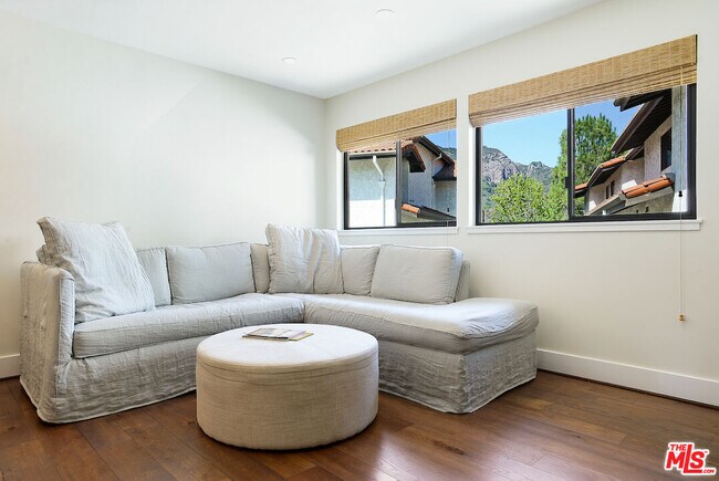Building Photo - 17258 Palisades Cir