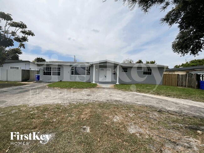 Building Photo - 7171 SW 10th Ct