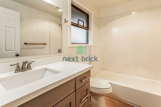 Building Photo - Stunning cul-de-sac residence near Odle Middle School and Bellevue Aquatic Center!