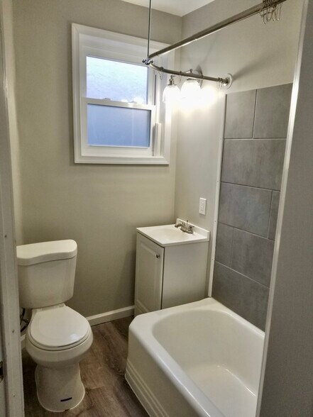 Building Photo - 1518 S Bailey St