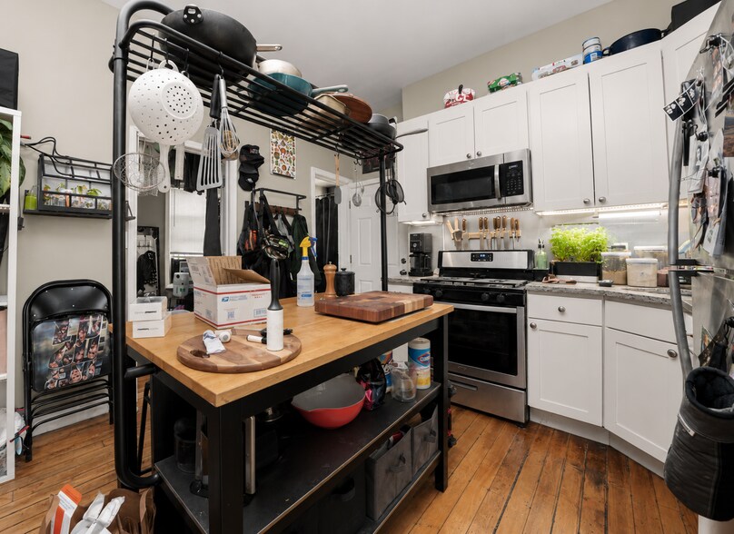 2R Kitchen - 1508 N Artesian Ave