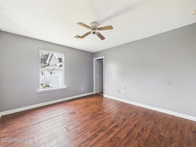 Building Photo - 615 Walker Rd