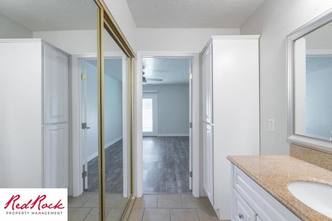 Building Photo - Newly Remodeled 3 Bedroom Townhome. Small ...