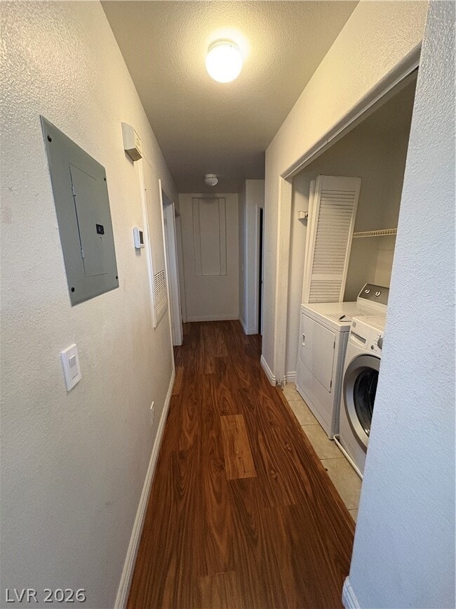 Building Photo - 2110 Los Feliz St