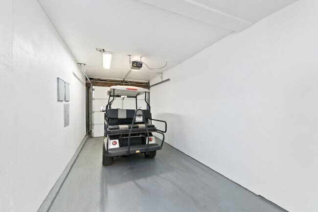 Building Photo - Fully Furnished, Oceanfront Boardwalk in Newport Beach