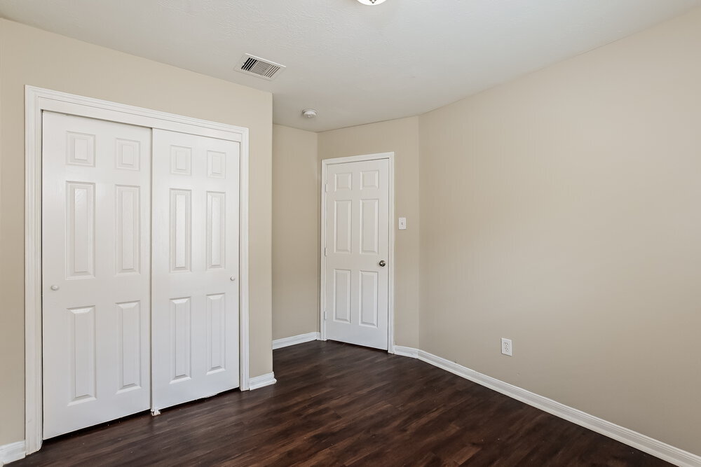 Building Photo - 4018 Falvel Shadow Creek Dr