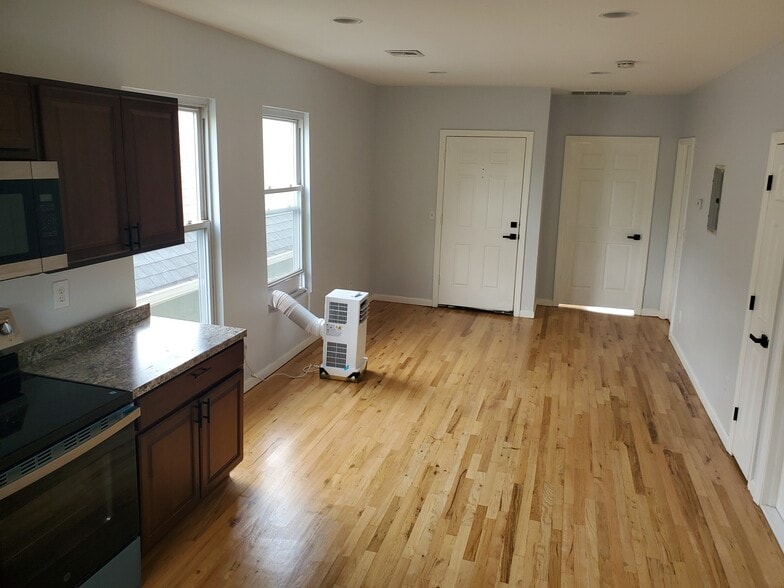 Building Photo - 250 Inslee Pl