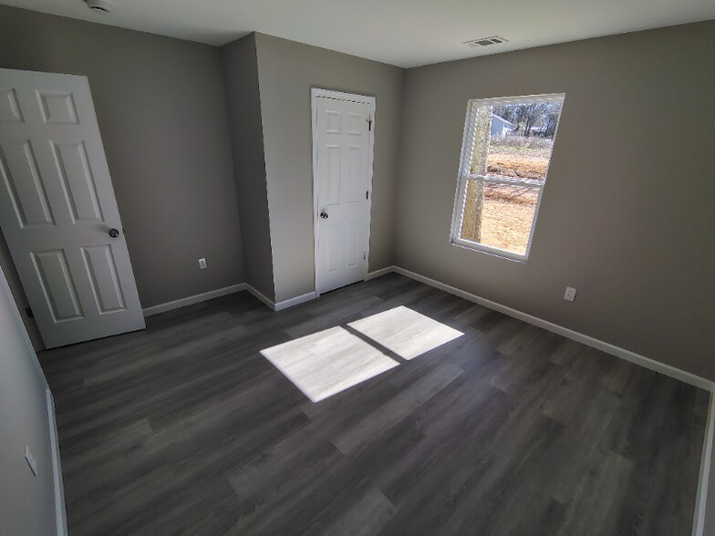 Building Photo - 18 lyla Ln