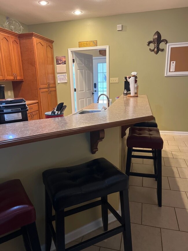 Building Photo - 201 Patrice Cir