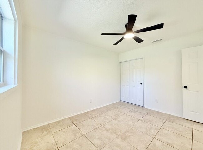 Building Photo - 603 64th Ave W