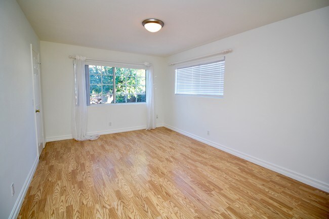 Building Photo - 4420 Lowell Ave