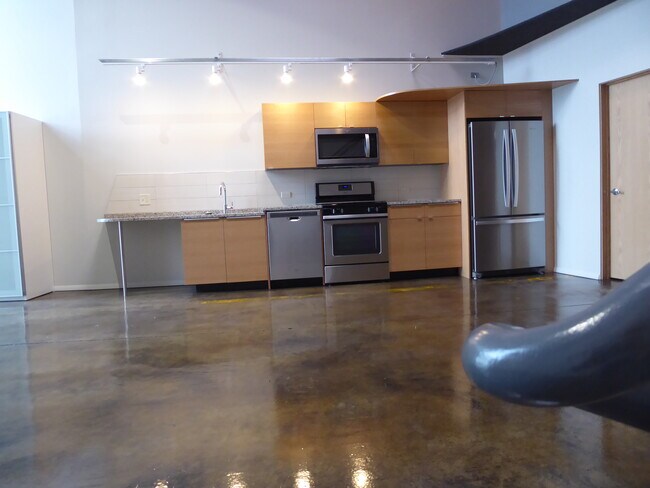 Building Photo - 2113 Greenleaf St