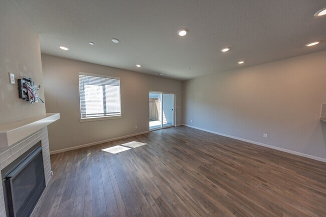 Building Photo - 4255 S Waters Edge Wy