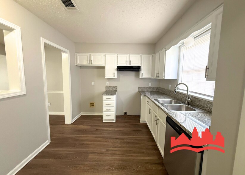 Building Photo - Charming and Updated 2-Bedroom Home for Rent!