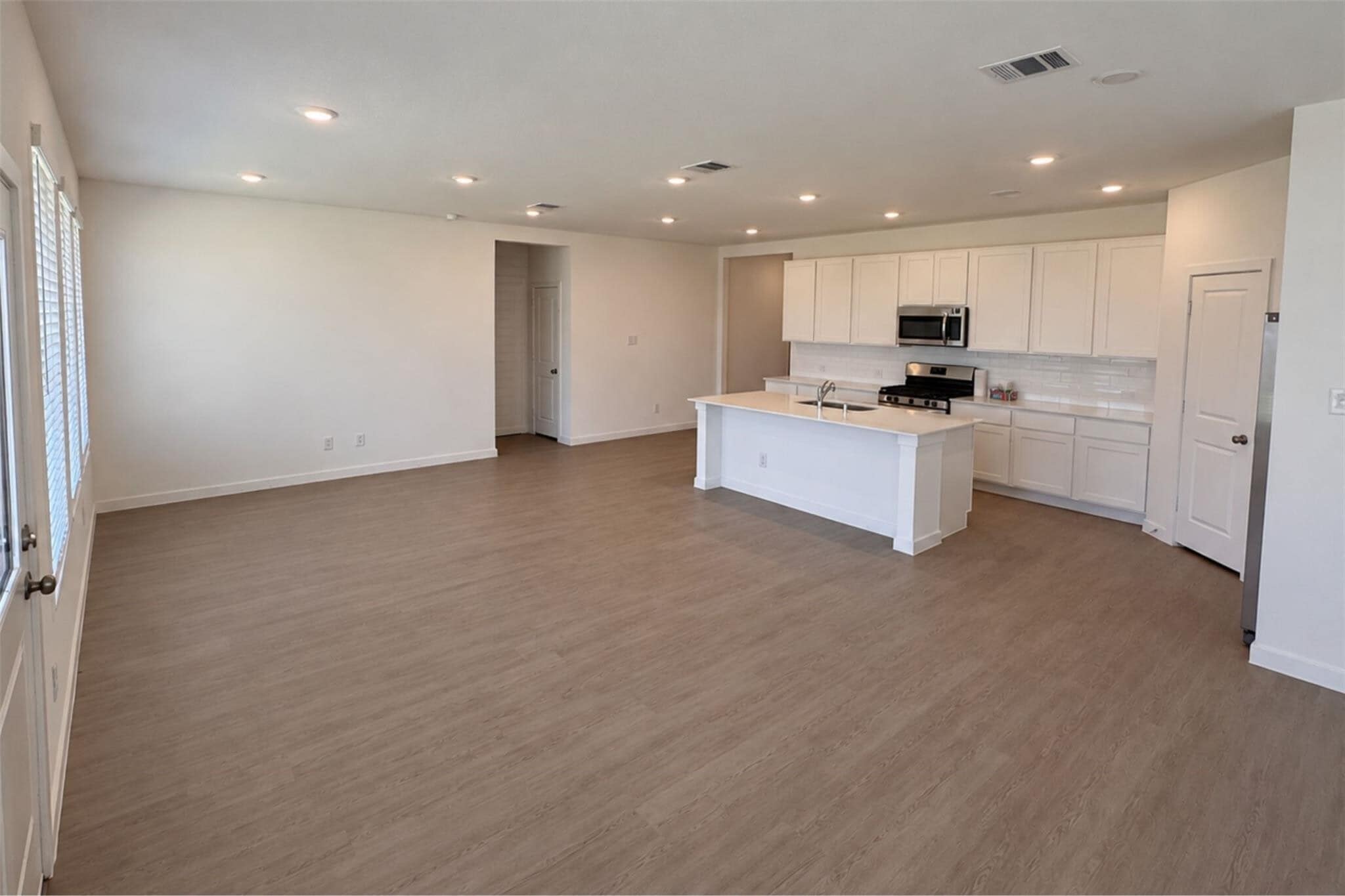 Building Photo - 635 Stud Dr