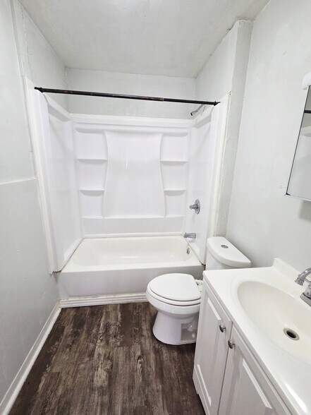 Building Photo - 1001 S Main St