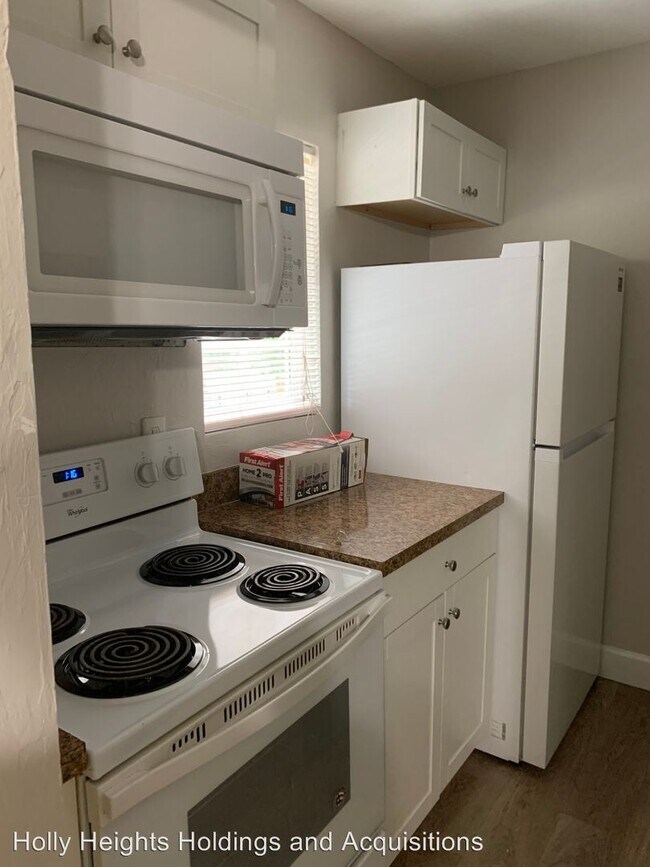 Building Photo - 2 br, 1 bath Apartment - 718 SW 67th Ter