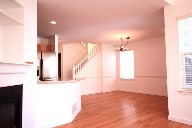 dining area - 141 Rowena Pl