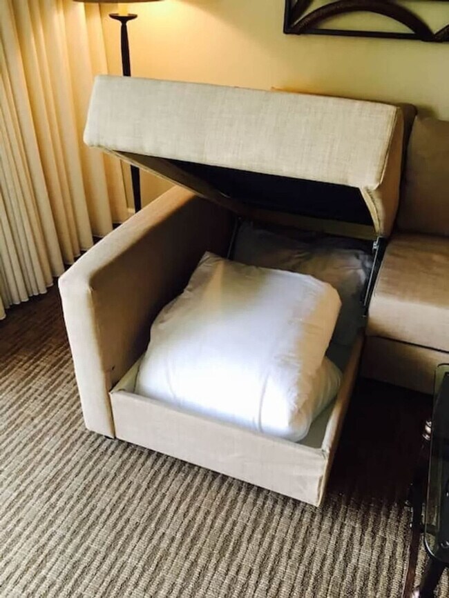 Building Photo - 648 Cottage Dr