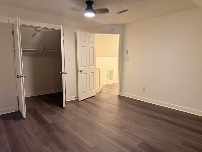 Building Photo - 1213 N 32nd Ave