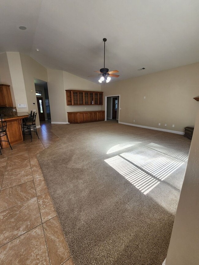 Building Photo - Gorgeous and Spacious 4 Bedroom Home
