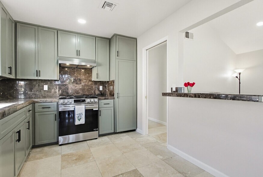 Building Photo - 17440 Plaza Cerado