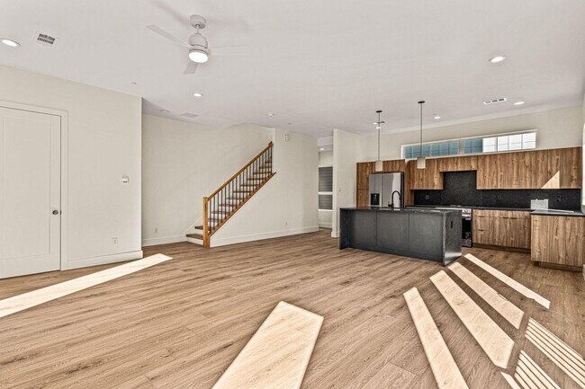 Building Photo - 2206 Arroyo Ave