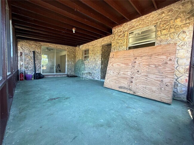 Building Photo - 2122 Gulf City Rd