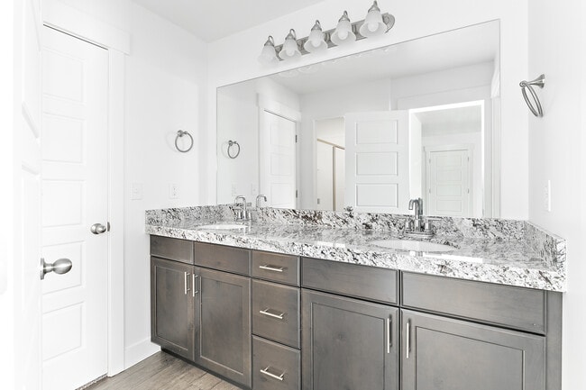 Building Photo - 4728 E Lake Corner Dr