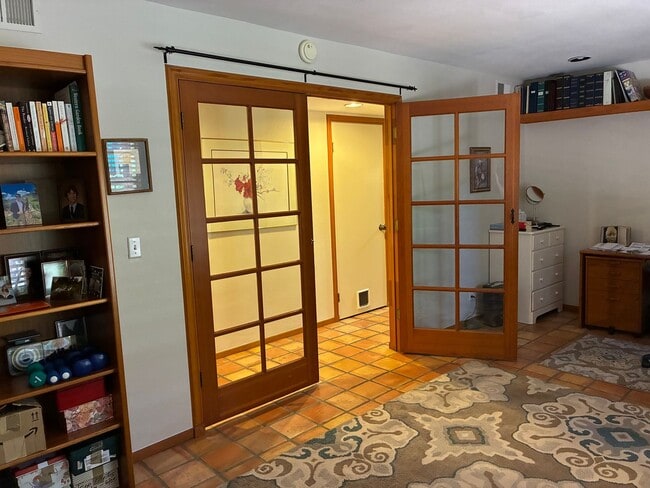 Building Photo - Gorgeous North Davis 3 Bedroom Home Available September!