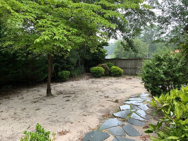 Building Photo - Lovely home in the Haymount Area - Available 4/15/2026