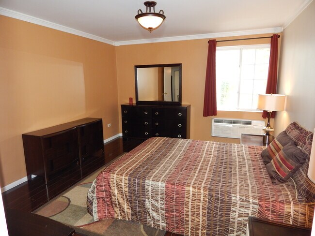 Building Photo - 2413 Silverstone Dr