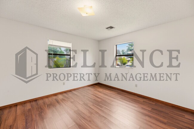 Building Photo - 1158 N Edwards