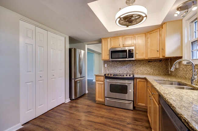 Building Photo - 5781 King Arthur Dr