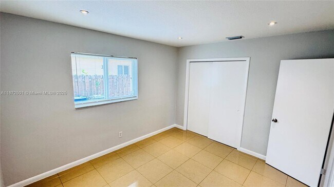 Building Photo - 1454 Holly Heights Dr