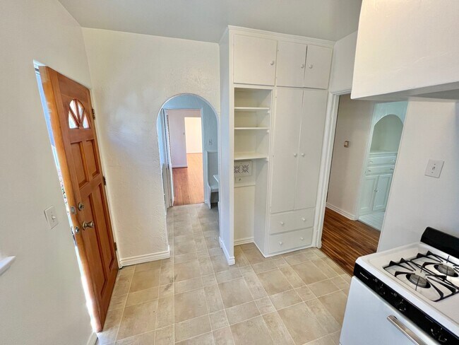 Building Photo - Charming Belmont Shore 2BD/1BA in Spanish-Style Duplex | Garage Included