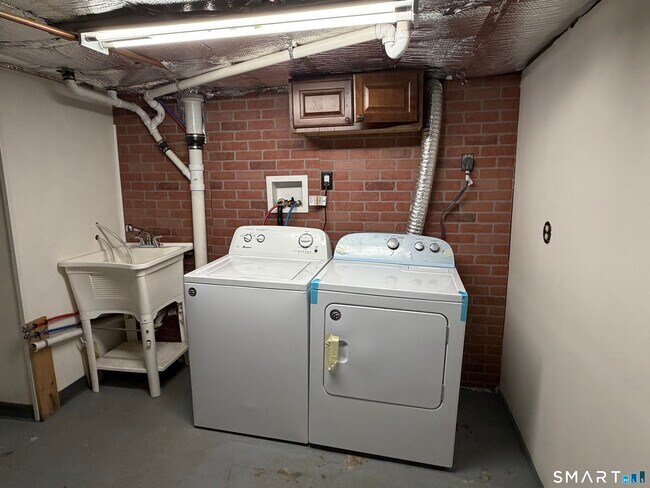 Building Photo - 535 Chase Ave