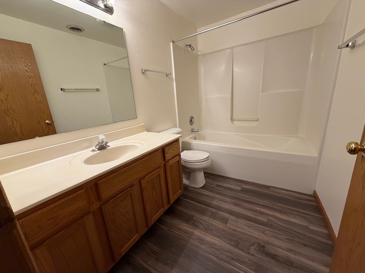 Full Bath - 517 Trail Side Dr