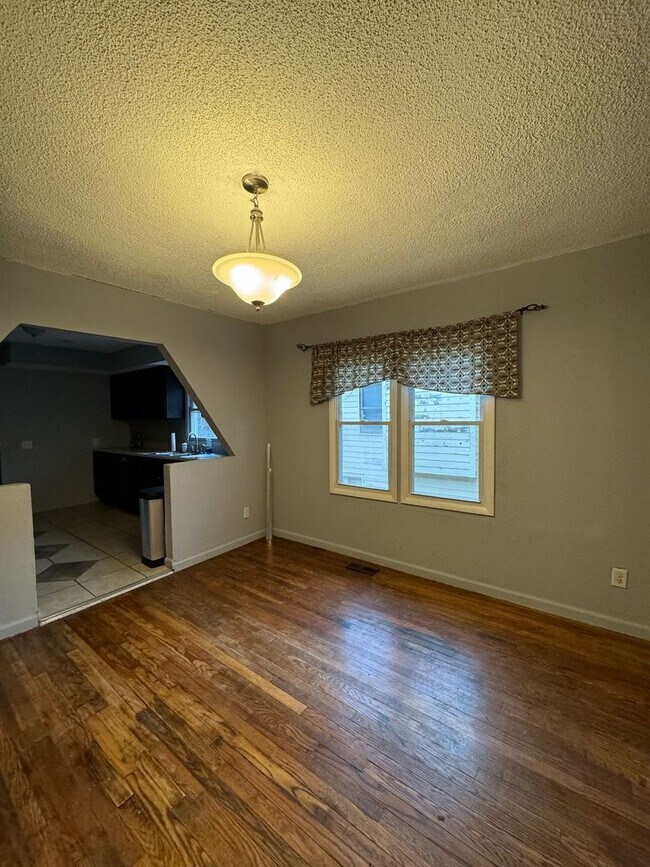 Building Photo - Coming Soon: 3 Bedroom Home Near Zoo & Parks!
