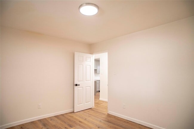 Building Photo - 9214 Woodland Oaks Dr