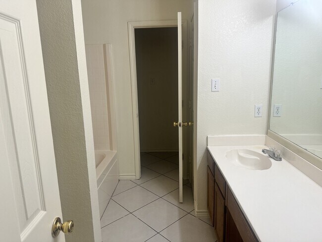 Building Photo - 8424 Cove Meadow Ln