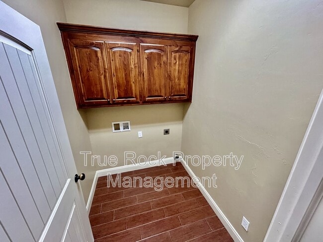 Building Photo - 1417 N Monte Vista St