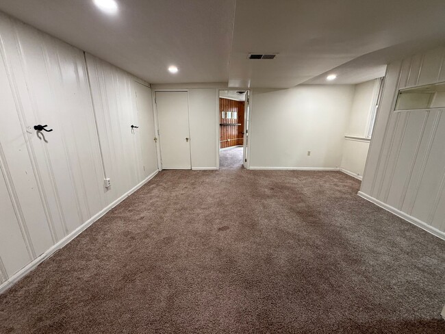 Building Photo - 145 Plymouth St