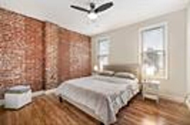 Building Photo - 516 Borland St