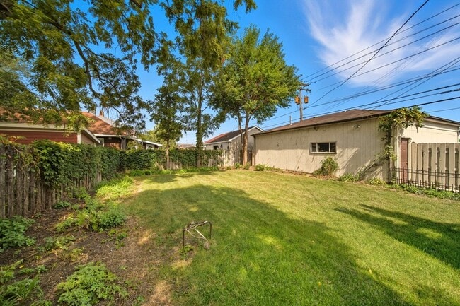 Building Photo - 2418 Burr Oak Ave