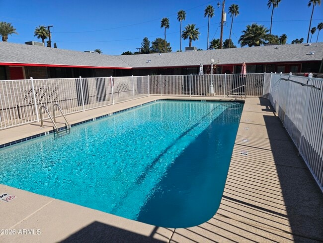 Building Photo - 324 W Pasadena Ave